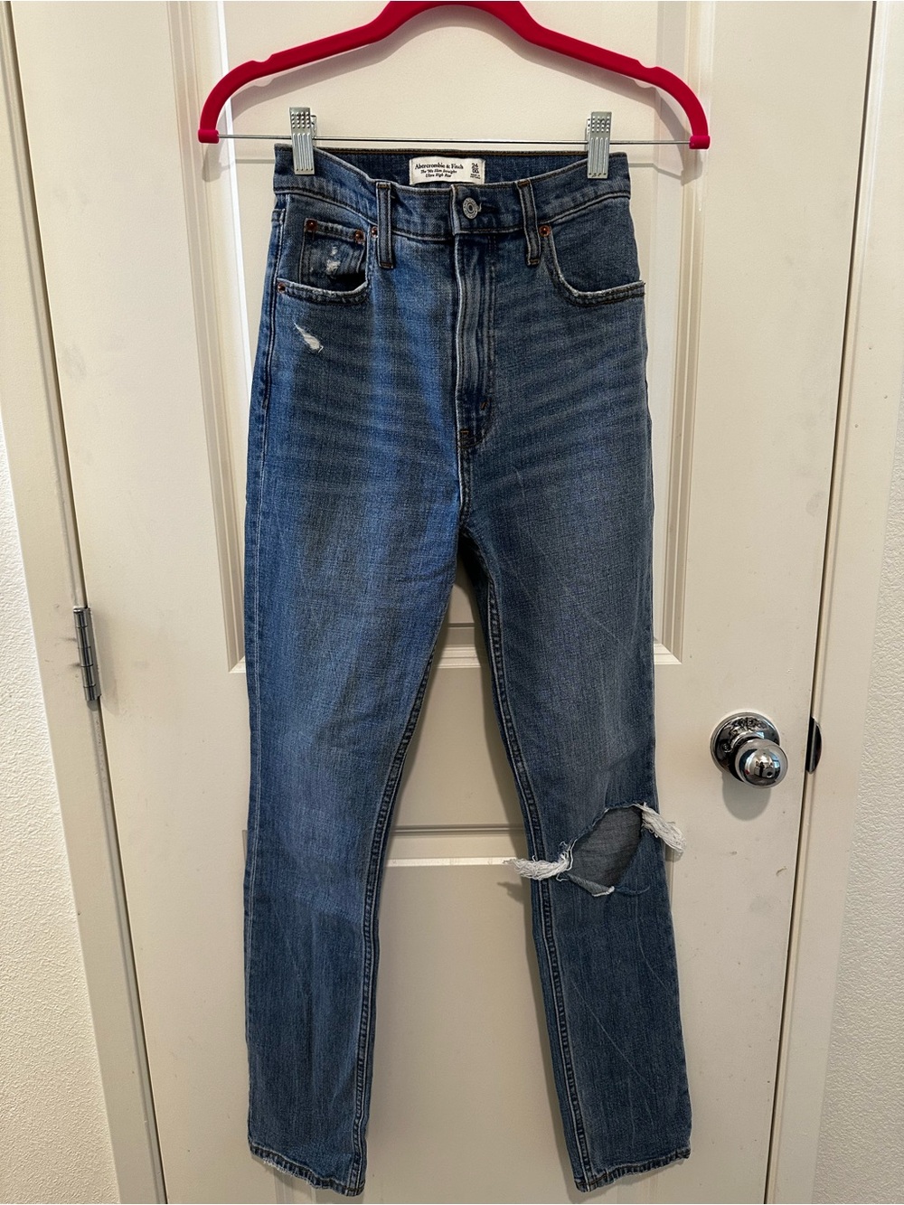 Abercrombie & Fitch 90’s Slim Straight High-Rise Distressed Blue Jeans
